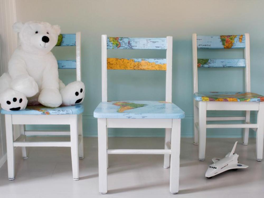 Декорирайте детски стол с хартиена карта на света