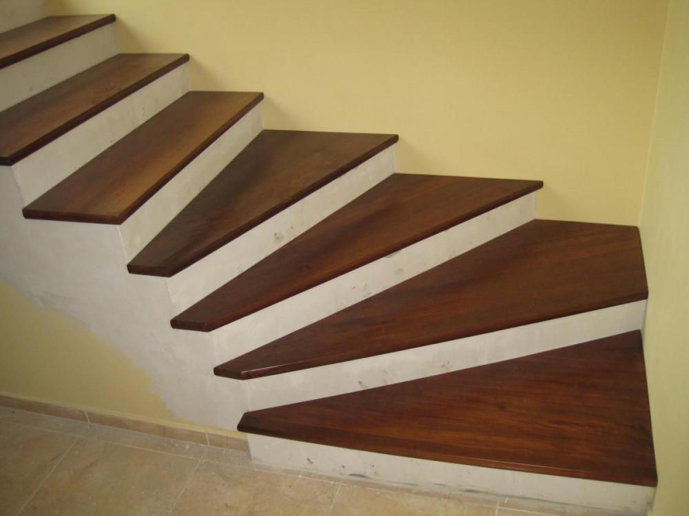 Стъпала само плот.