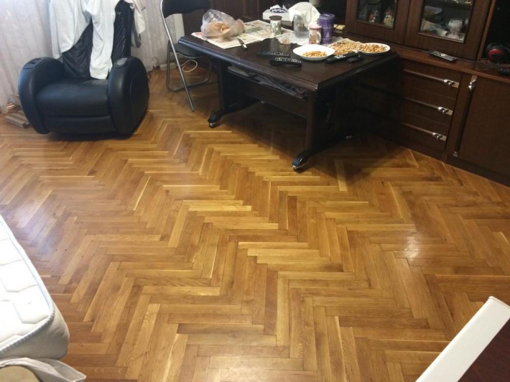 Скърцащ паркет