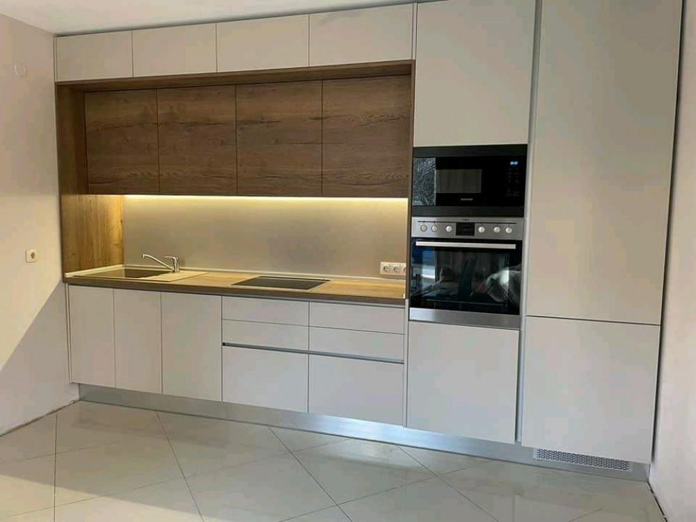 Кухня МДФ гланц и фурнир модерен стил