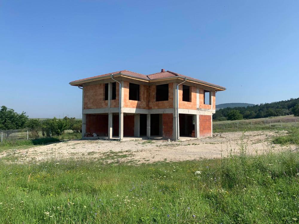 Груб Строеж