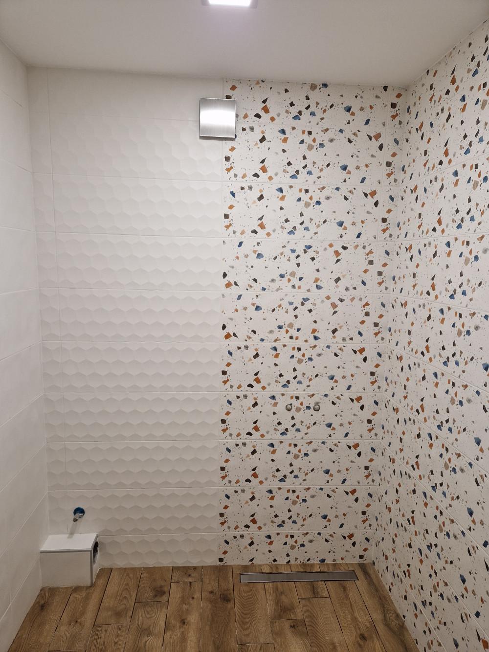 Плочки в баня, преди поставяне на санитария -2022г