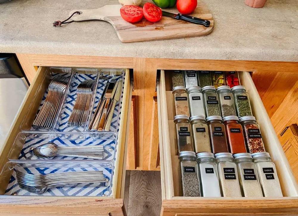 Помислете за висяща поставка за подправки