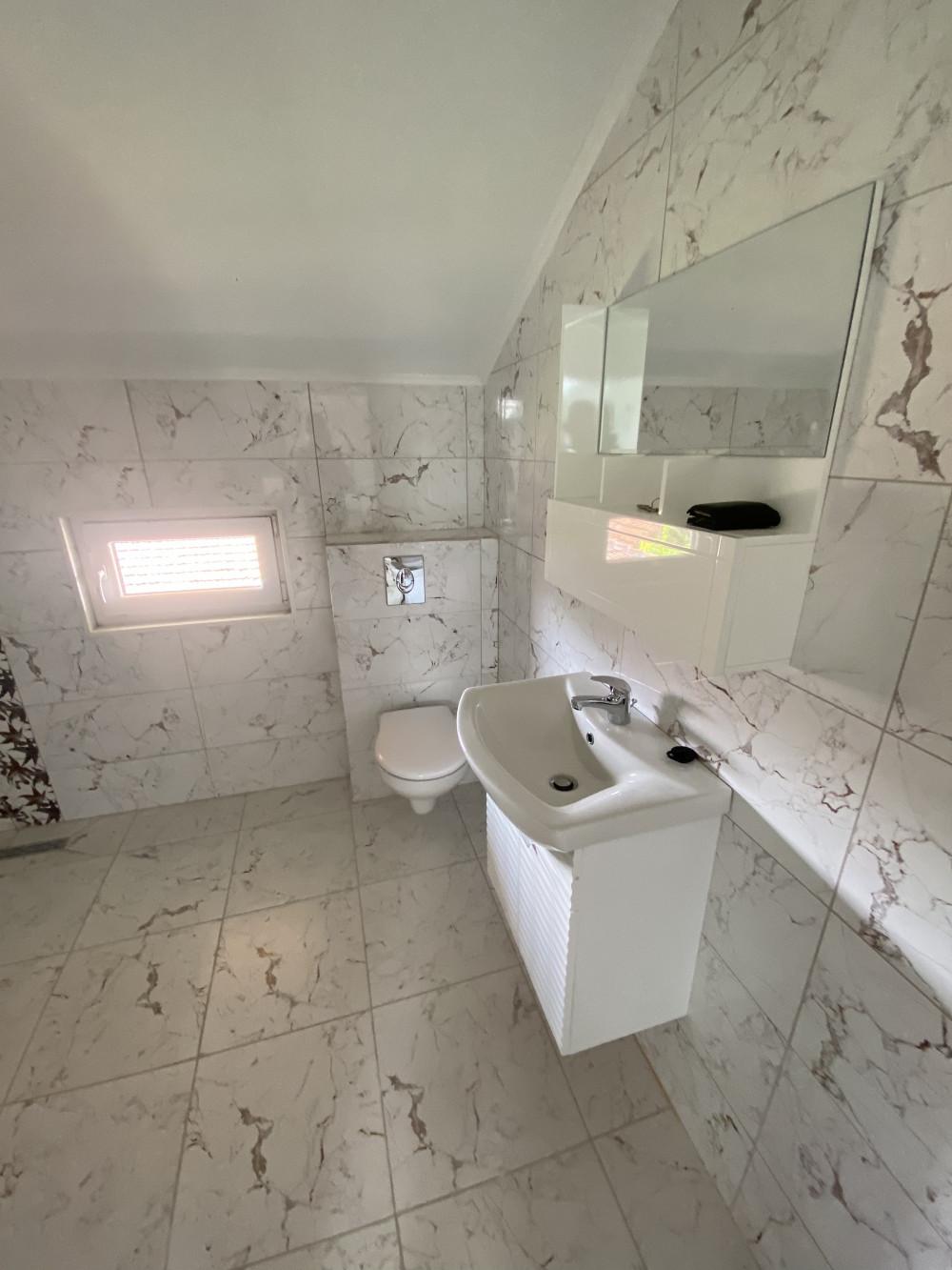 5BDE7984-A5D1-4F39-9F15-F9B76224B21D