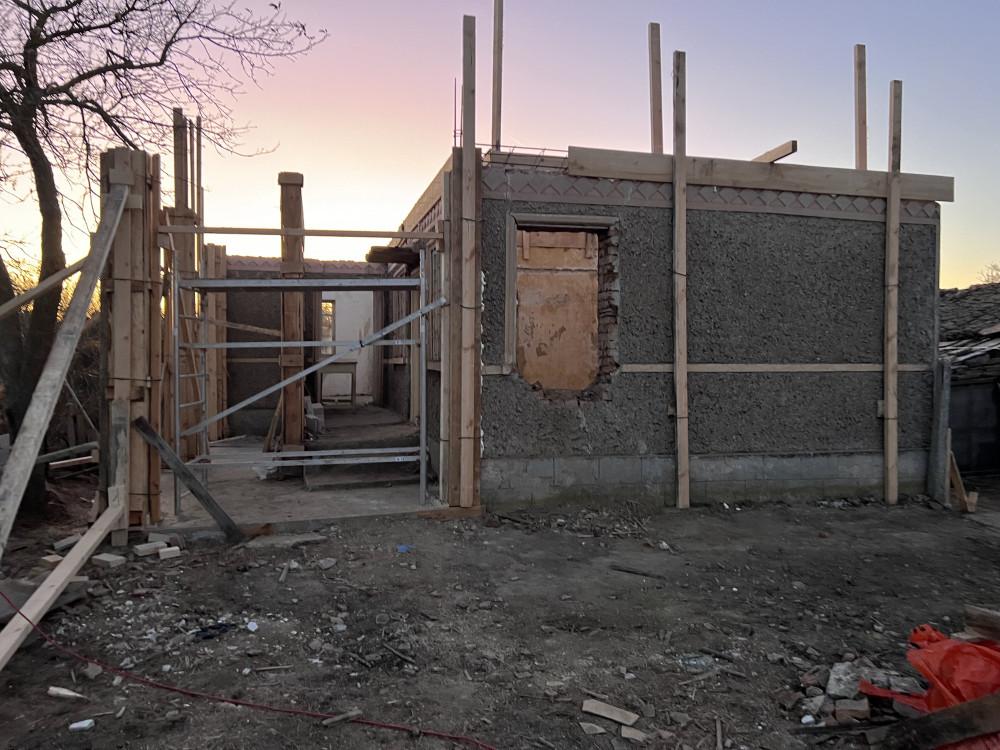 Изграждане на Етаж и Нов Покрив