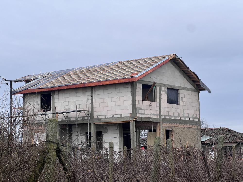 Изграждане на Етаж и Нов Покрив