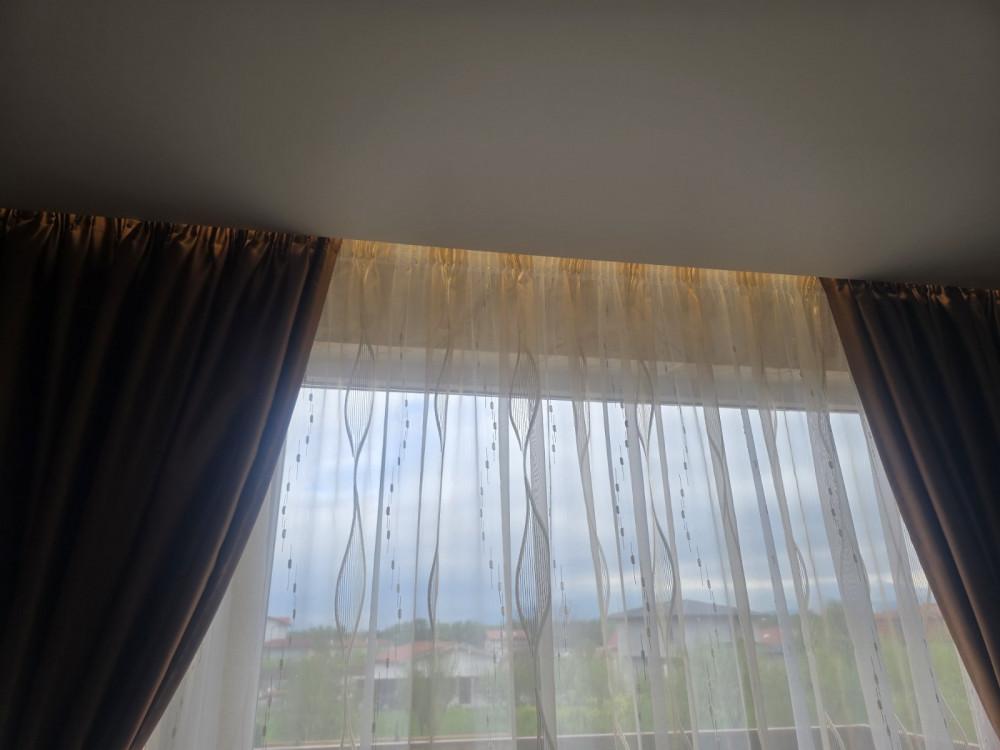 Окачени тавани с пердета и осветление