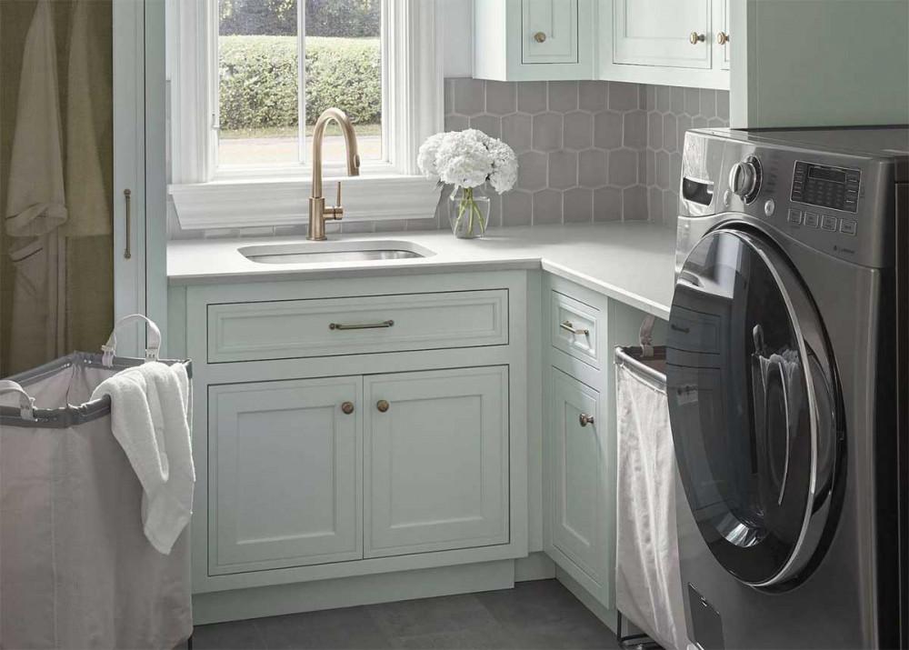 Оптимизирайте с многофункционални и спестяващи място мебели