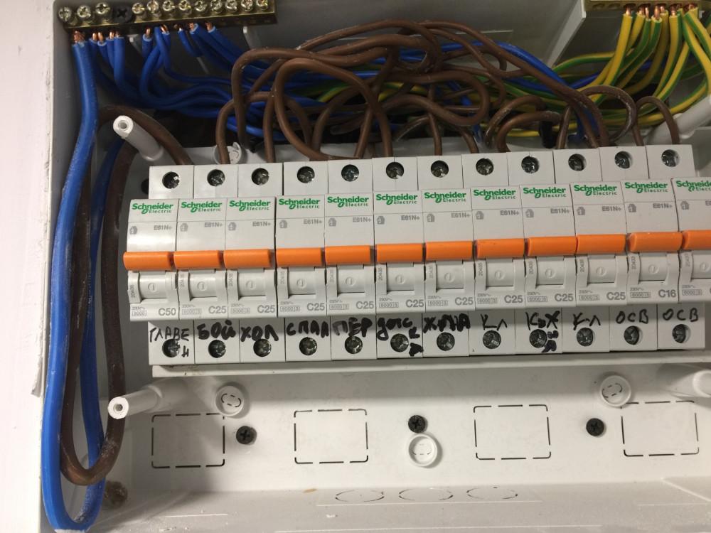 1E9073D6-7074-411E-A0E6-2CE435F9A541