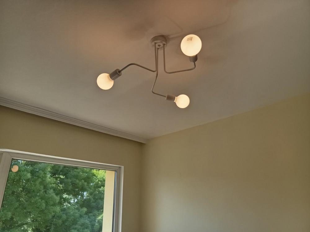 монтирана лампа