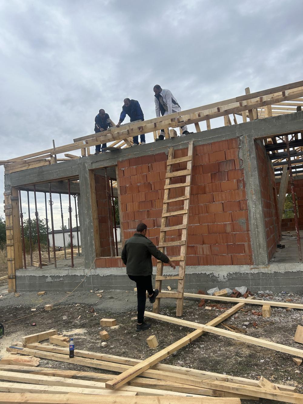 Мечтан дом от основи до покрив”