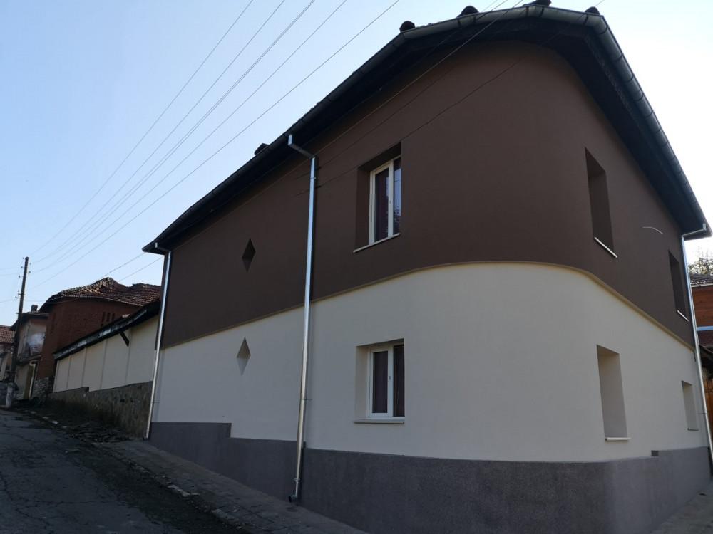 IMG-75d9aaaed1c6454641617200741b8137-V