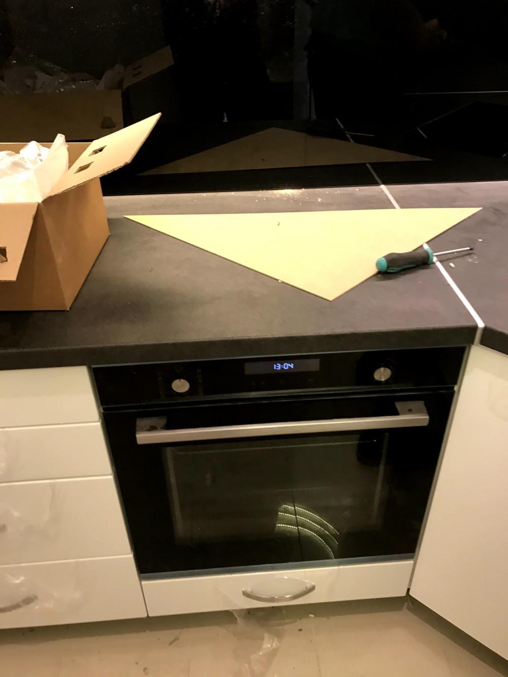 монтаж на вградена фурна