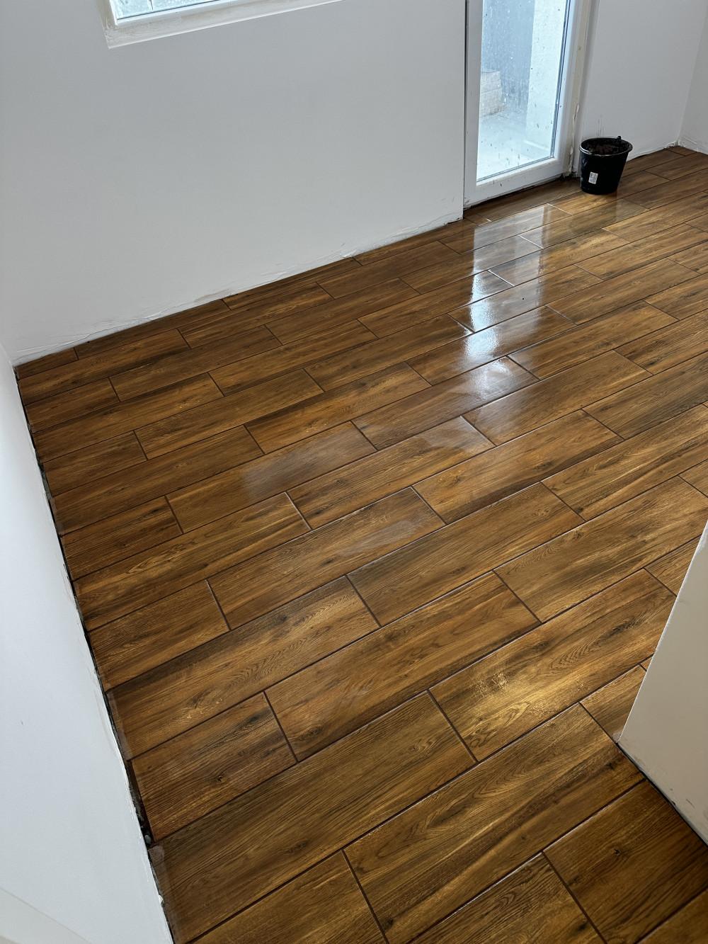 Залепване на гранитогрес, имитиращ ламинат