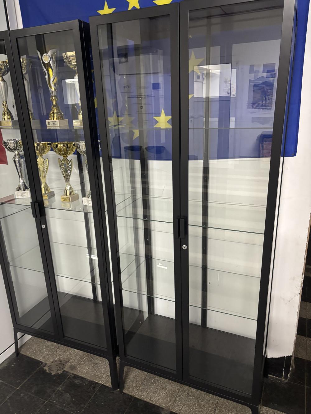 Стъклени витрини Икеа