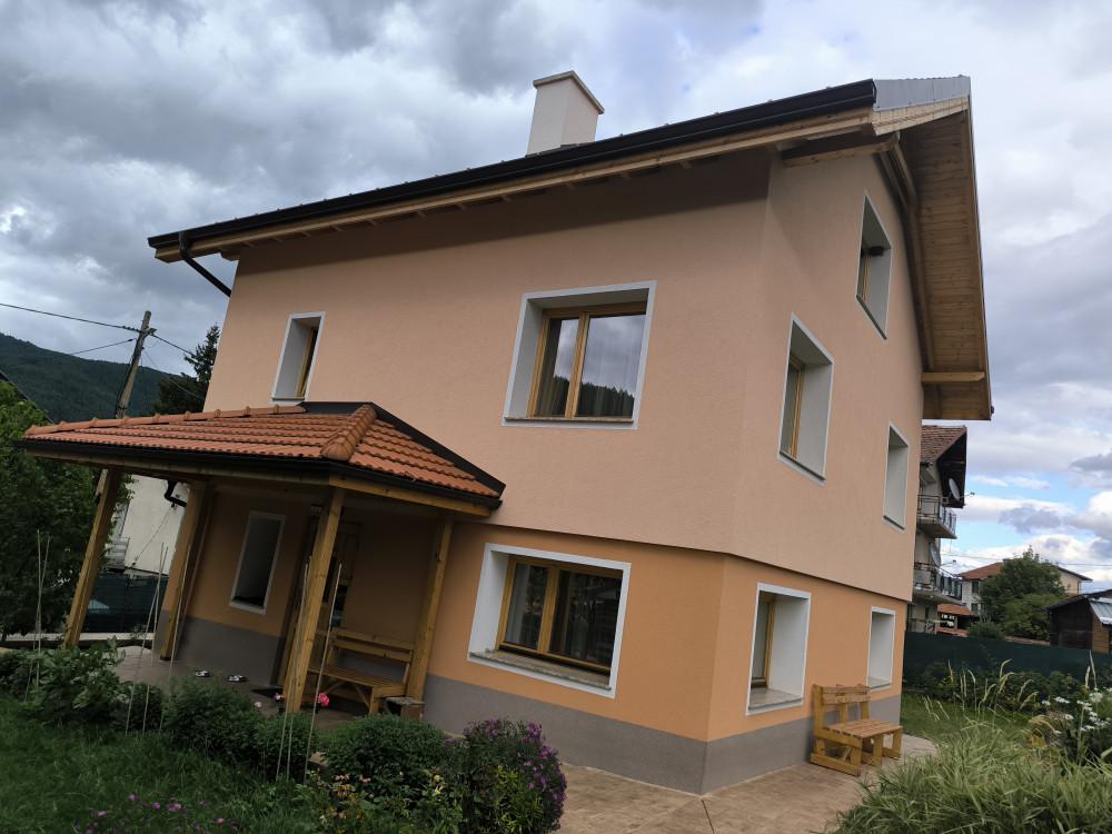 Покрива е готов, топлоизолацията по фасадите също