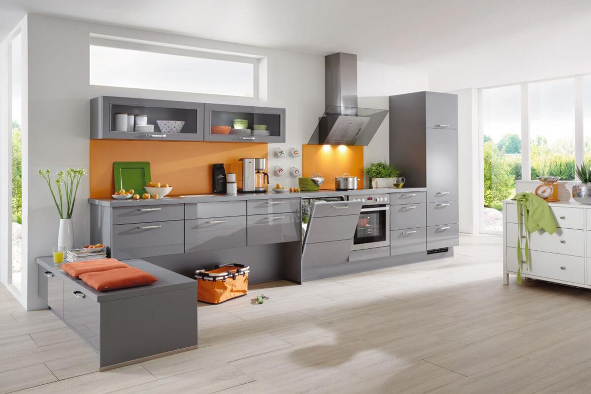 Разчупете сивата кухня с помощта на ярки цветове