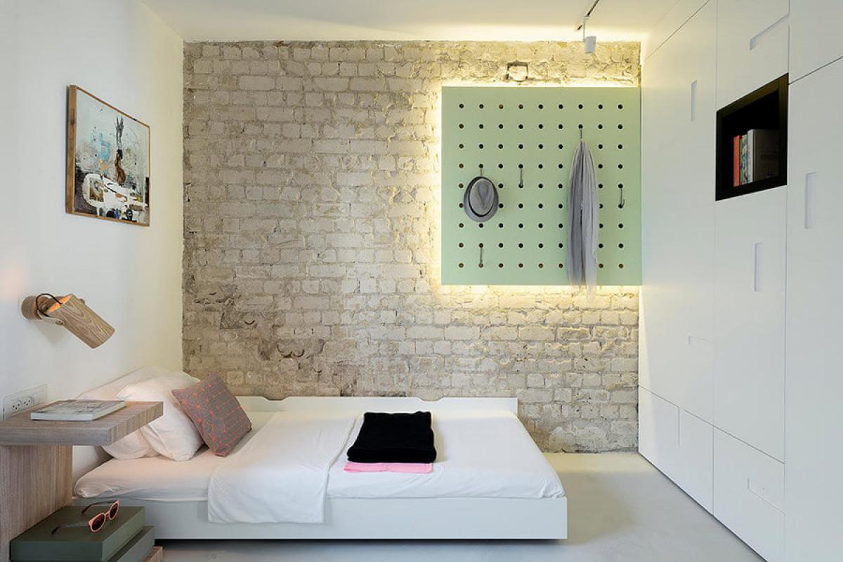 Втората спалня е превърната в креативно и уютно пространство