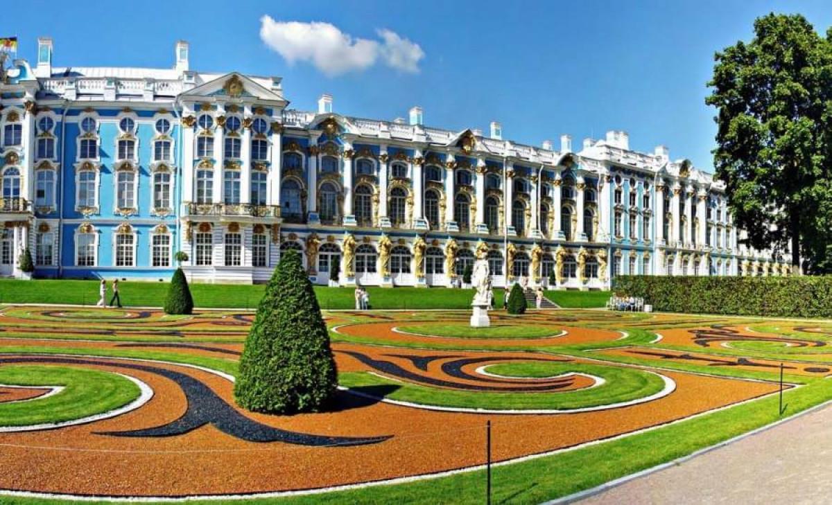 Екатерининский дворец и парк в Санкт-Петербурге