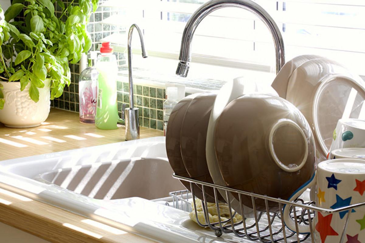 2. Измивайте кухненските съдове след всяко ядене