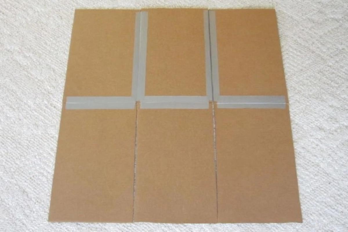 Трета стъпка: Залепете отделните картонени парчета