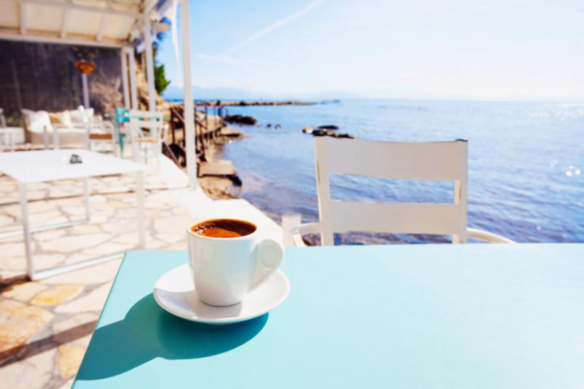На по чаша кафе в Гърция