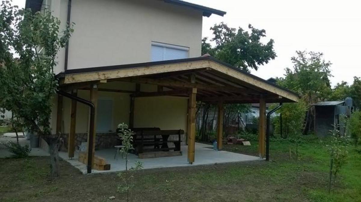 Навес изграден от нас с предстоящ монтаж на барбекю.