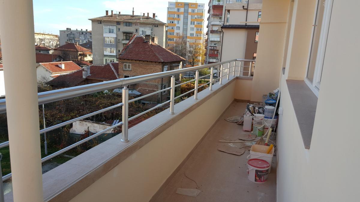 Алуминиев парапет за балкон