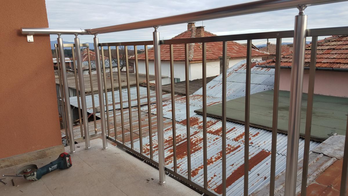 Алуминиев парапет тип решетка за балкон