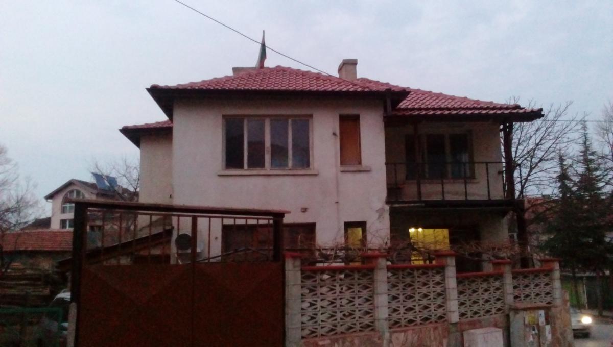 Тухлена къща на два етажа - външна изолация