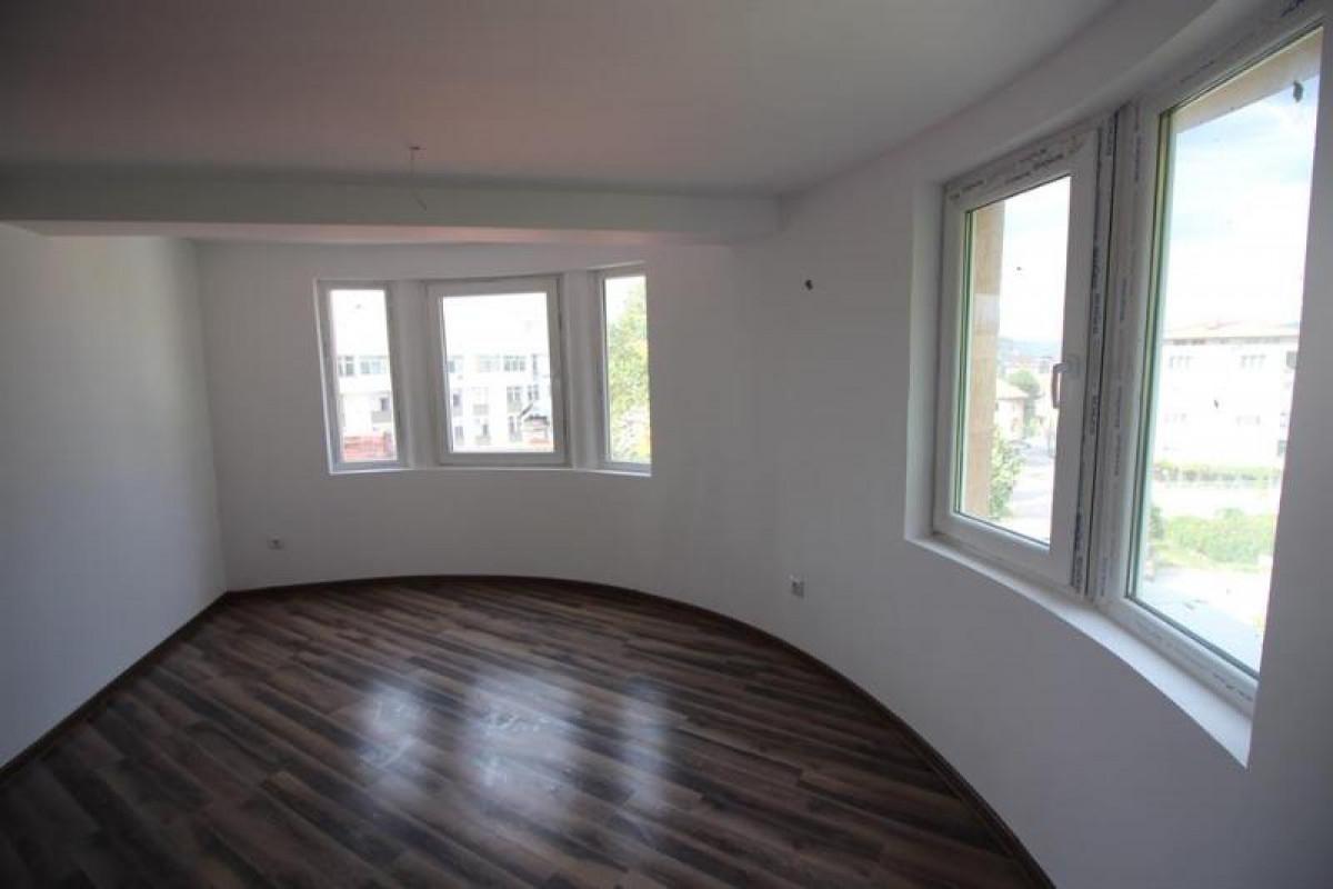 1c160095356466942_b1