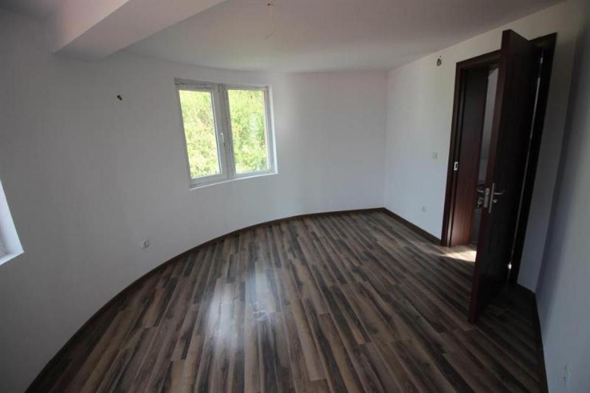 1c160095356466942_kS