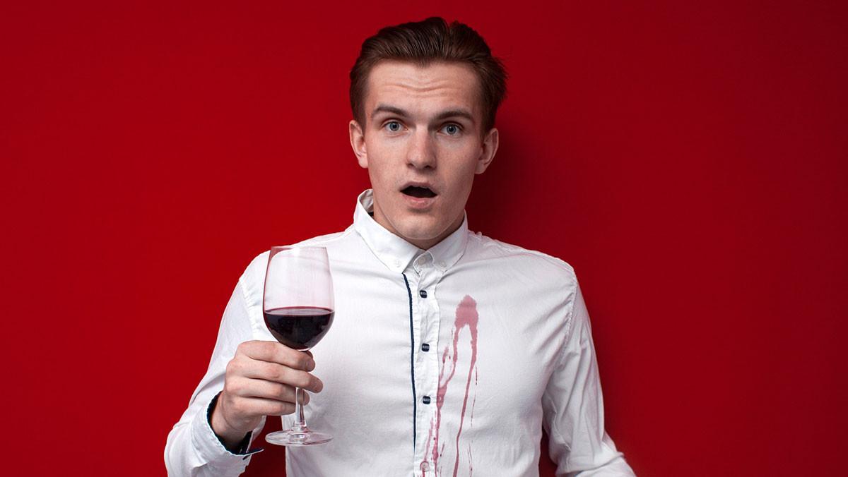 Трикове за почистване на петна от червено вино