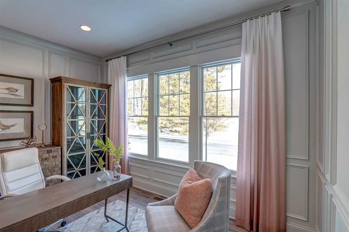 Завеси и щори: Вашата първа линия на защита