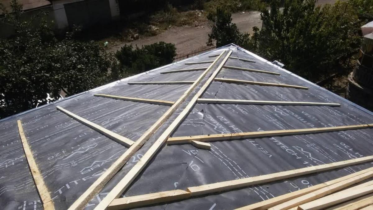 Скара със летви и дишашта мембрана