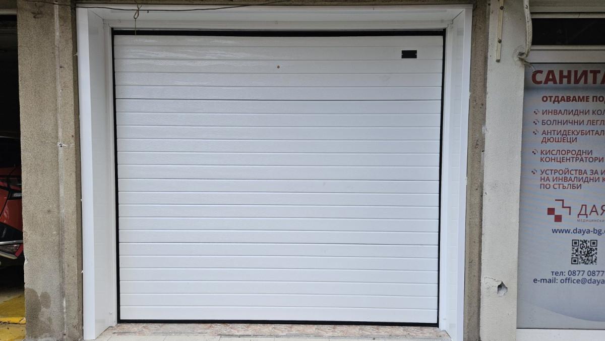 Секционна врата