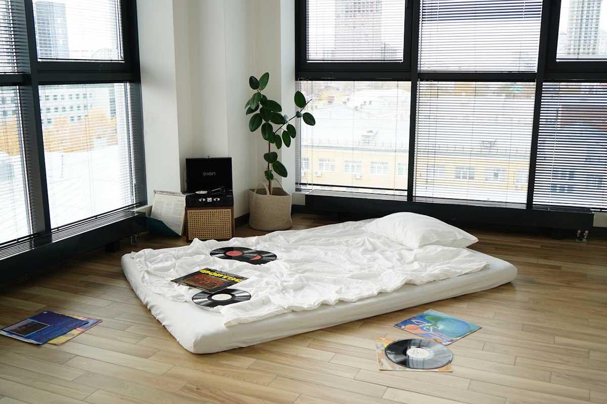 Сън по гръб: стабилност и равномерна поддръжка