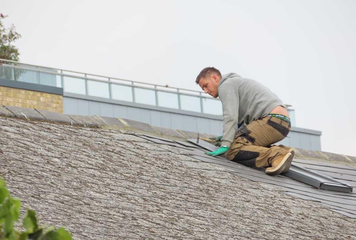 Влагата, която прониква през тавана