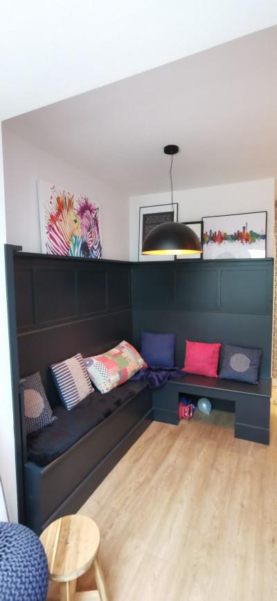 Сепаре в тъмно синьо