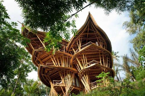 Невероятна къща от бамбук в Бали