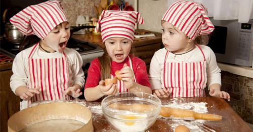 Какво да поверим на децата в кухнята според възрастта им