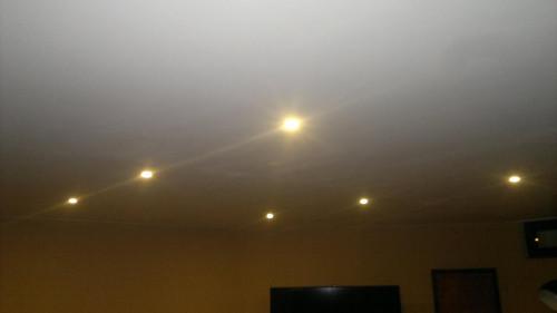 Скрито осветление окачен таван от гипсокартон