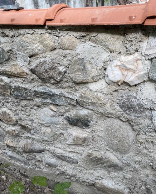 Външна стена с камък