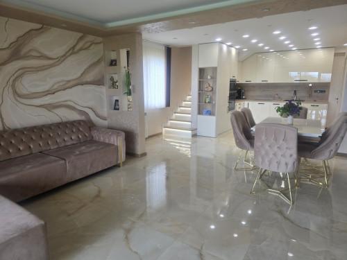 Трапезария с кухня