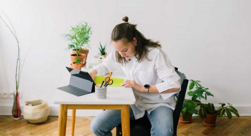 Как да избереш правилния стол за ученика (и за себе си), без да съсипеш гърба си