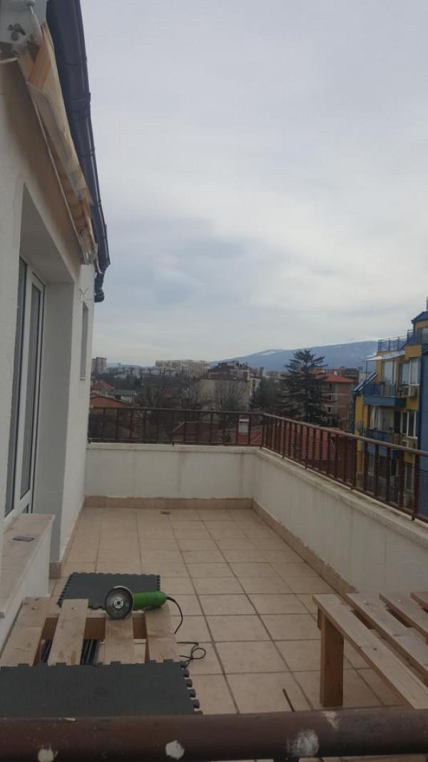 Тераса с подвижна покривна конструкция