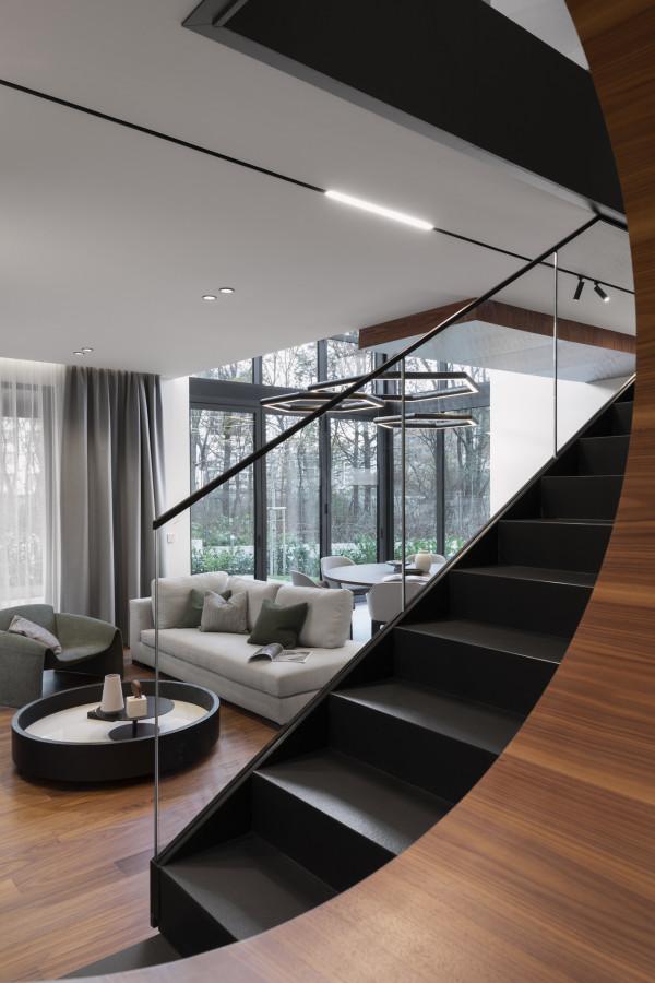 Хол изглед от стълбище