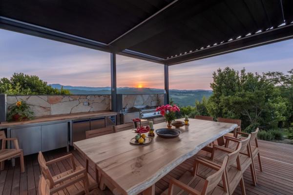 Studio CLOU- биоклиматична пергола