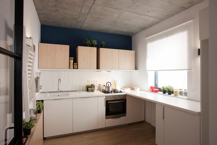 Кухнята се придържа към доминиращия стил в жилището
