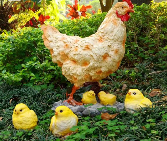 Дайте път на пилетата в градината!